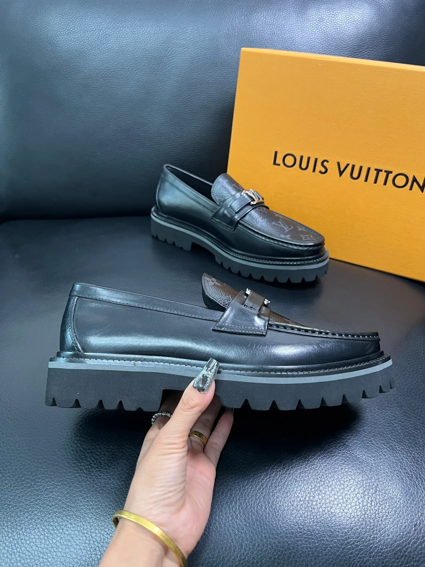 Men's shoes 💰780 Lv top purchasing Louis Vuitton leather shoes counter synchronization, uppers imported from Italy, imported water-dyed cowhide lining, soles: original soles specially provided by the original factory, original factory follow-up goods, high quality, welcome to compare, code number 38-44 (customized 45) 85842